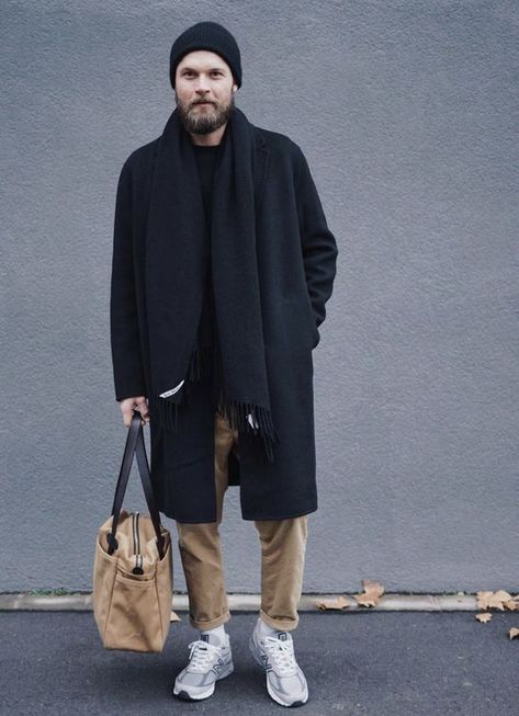 Winter outfits for men 18 ideas: 2023-2024 streetwear trends - mens-talk.online Scandi Mens Fashion, Men Coat Outfit, Mens Street Style Urban, Winter Outfits For Men, Coat Outfit Casual, Herren Style, Outfits For Men, Dad Fashion, Winter Outfits Men