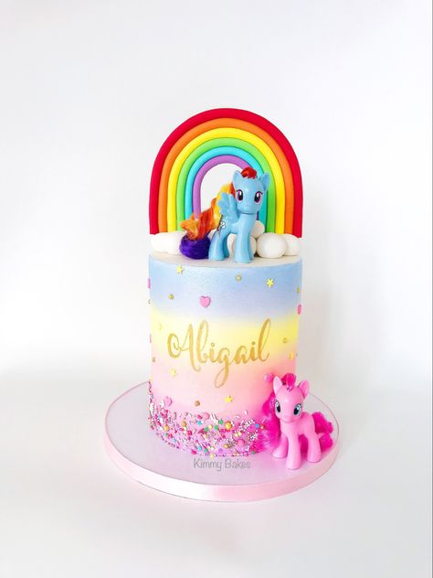 Pony Cake Design, My Little Pony Cake Ideas, Birthday Cake With Rainbow, Rainbow Dash And Pinkie Pie, Ombre Birthday Cake, My Little Pony Birthday Cake, Pony Birthday Cake, Rainbow Dash Cake, Rainbow Topper