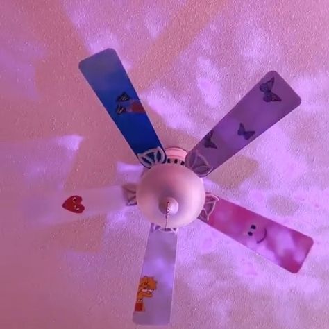 Ceiling Fan Painting Ideas, Ceiling Fan Painting, Fan Painting Ideas, Ceiling Fan Art, Fan Painting, Stuff To Draw, Cute Room Ideas, Room Stuff, Cute Room