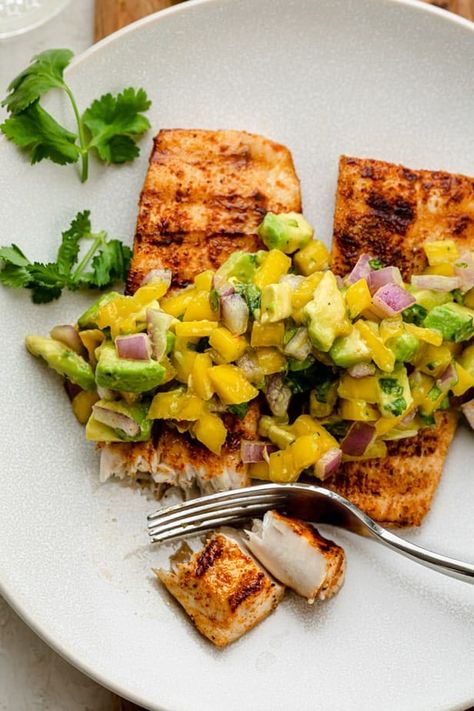 Grilled mahi mahi is a quick and easy recipe that is loaded with flavor. Served with a fresh mango and avocado salsa, it's a great healthy family meal! Antinflammatory Recipes, Mahi Recipes, Grilled Mahi Mahi, Mahi Mahi Recipes, Beach Recipes, Recipes Grilling, Grill Time, Summer Recipe, Avocado Salsa