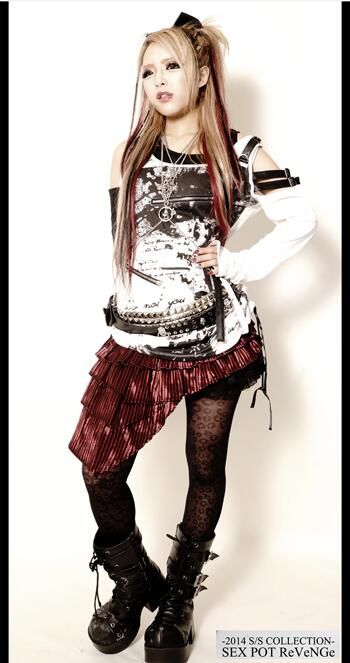 Rokko Gyaru, Dark Gyaru, Goshikku Gyaru, Rokku Gyaru, Gyaru Fashion, Japanese Street Fashion, J Fashion, Goth Outfits, Edgy Outfits