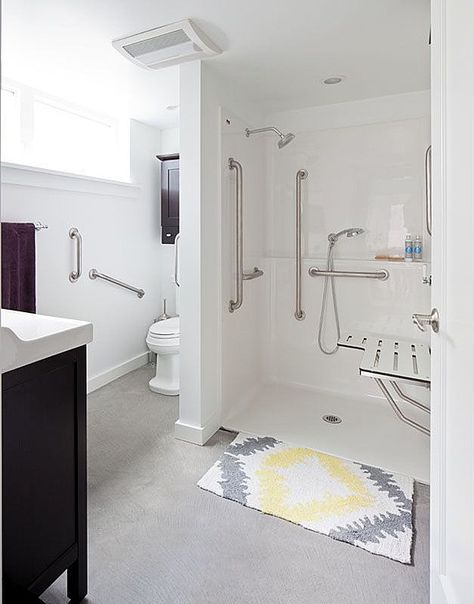 Great accessible shower Geriatric Bathroom Design, Parents Bathroom, Senior Living Interior Design, Accessible Bathroom Design, Granny Pods, Ada Bathroom, Cabin Bathroom, Backyard Cottage, Cottage Floor Plans