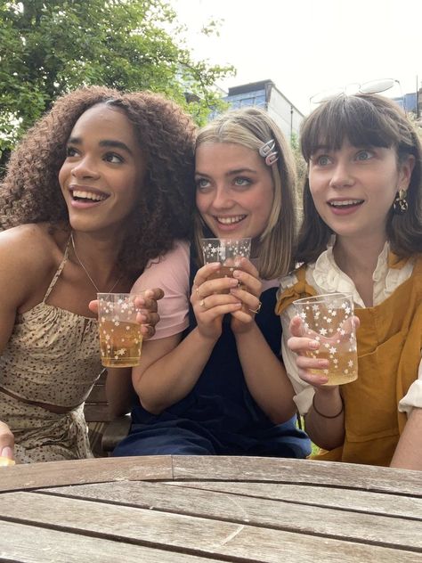 Jenny Walser, Rhea Norwood, Yasmin Finney, Bts Behind The Scenes, Heartstopper Cast, Behind The Scenes, Bts, On Twitter, Twitter