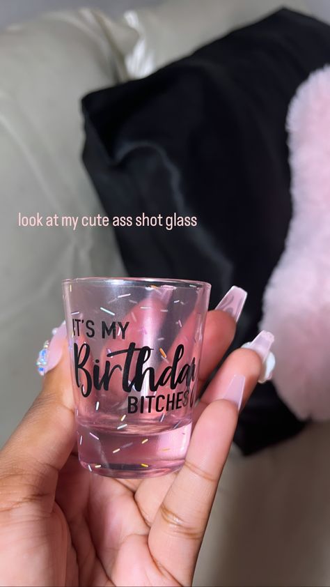 21 Birthday Vacation Ideas, Baddie Birthday Aesthetic, 21st Birthday Ideas Black Women, 21st Birthday Black Women, 21 St Birthday Party Ideas, 21 Birthday Aesthetic, 21 Birthday Ideas, 21 Bday Ideas, 21st Birthday Games