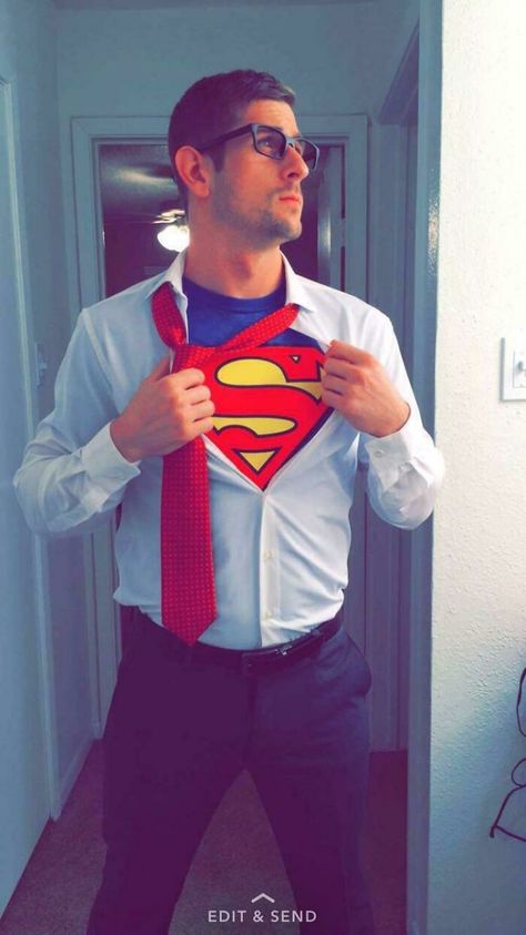 Last Years Last Minute Clark Kent Costume Mens Superman Costume, Clark Kent Halloween Costume, Easy Superhero Costumes, One Night Stand Costume, Superhero Costumes For Men, Clark Kent Costume, Mens Halloween Costumes Diy, Last Minute Halloween Kostüm, Last Minute Kostüm