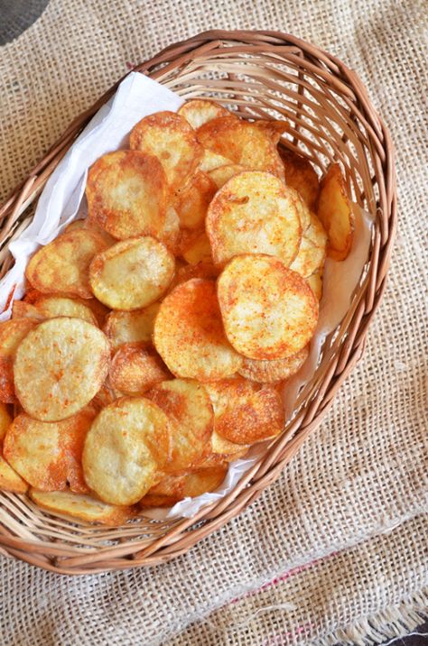 Easy potato chips: Quick and easy to make potato chips for festivals,recipe @ http://cookclickndevour.com/easy-potato-chips-recipe #cookclickndevour #potato #vegan #snack Spicy Potato Chips, Spicy Chips Recipe, How To Make Potato Chips At Home, Home Made Potato Chips, Redvelvet Brownies, Make Potato Chips, Homemade Potato Chips Recipe, How To Make Chips, Appetizer Healthy