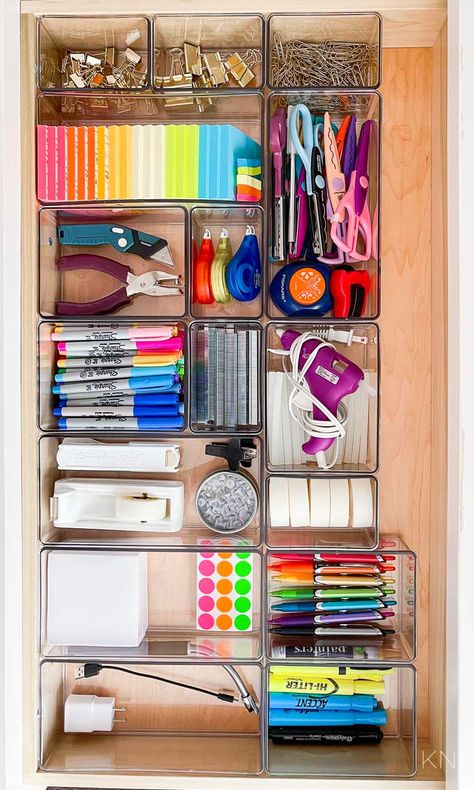 Desk Drawer Organisation, Office Organization Ideas, Drawer Decor, Supply Organization, Magazine Organization, I Heart Organizing, Stationary Organization, Office Organization At Work, Office Stationary