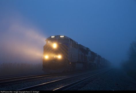 Train At Night, Railroad Images, Inspirational Photography, Night Train, Railroad Photography, Train Art, Train Photography, Electric Locomotive, Train Pictures