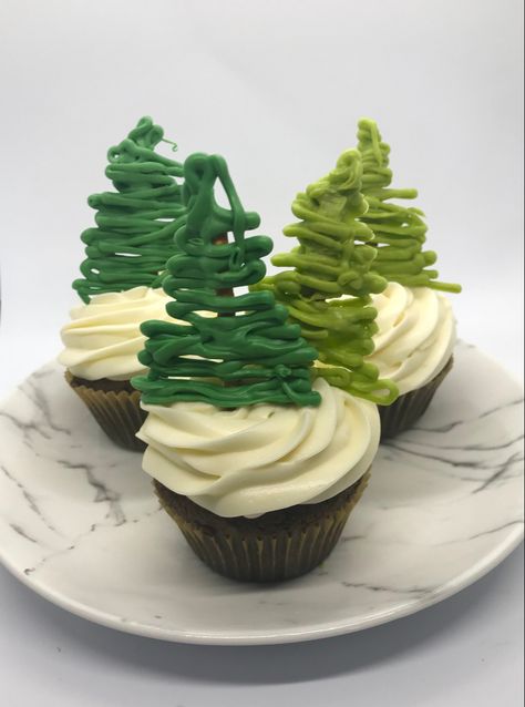 Pine Tree Cupcakes, Pretzel Trees, Tree Dessert, Tree Cupcakes, Gingerbread Cupcakes, Cupcake Decorating Tips, Chocolate Pretzels, Cupcake Decorating, Themed Cupcakes