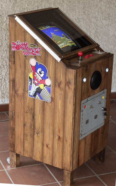 Arcade Cabinet Design, Haunted Arcade, Video Game Cabinet, Arcade Ideas, Arcade Cabinet Plans, Arcade Diy, Diy Arcade Cabinet, Arcade Room, Retro Computer