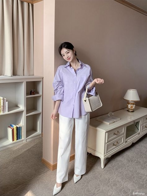 Outfits For Doctors, Outfit Kantor, Japan Summer Outfit, Hijabi Ootd, Office Attire Women, Smart Casual Women Outfits, Bright Colored Outfits, Classy Street Style, Outfit Korean Style