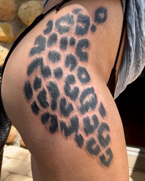 Animal Print Tattoo, Tattoo Leo, Cheetah Print Tattoos, Fashion Degree, Leopard Print Tattoos, Nice Tattoos, Leopard Tattoos, Tattoos To Cover Scars, Cat Tattoos