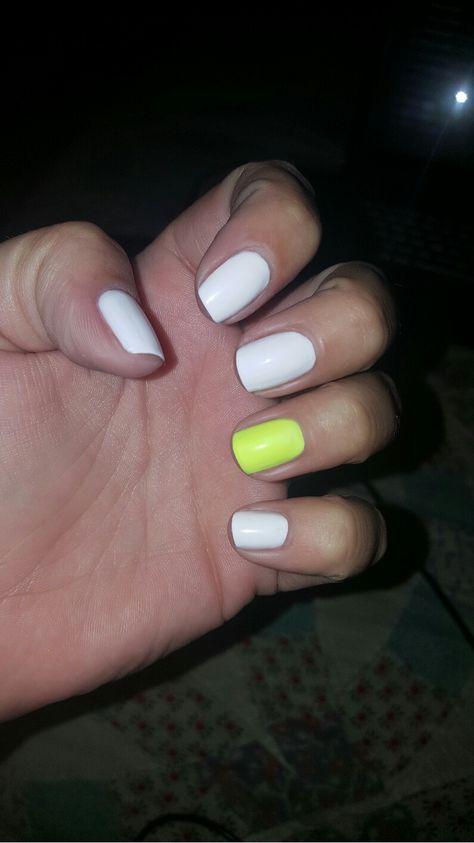 White and neon yellow nails Navy Dip Nails, Bright Yellow Nails, Neon Yellow Nails, Dip Nails, Dipped Nails, Yellow Nails, Dip Powder, Neon Yellow, Bright Yellow