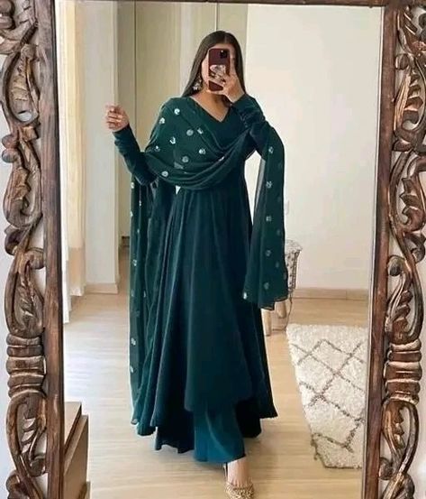 High Low Anarkali, Indian Fancy Dress, Long Kurta Designs, Eid Outfit Ideas, Suits For Women Indian, Kurta With Dupatta, Simple Long Dress, Women Suits Wedding, Gown Party Wear