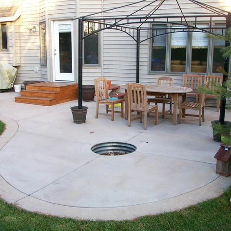 15 Perfect Patio Designs — The Family Handyman Patio Extension Ideas, Poured Concrete Patio, Concrete Patio Ideas, Diy Fire Pit Ideas, Comfortable Patio Furniture, Patio Images, Circular Patio, Fire Pit Ideas, Concrete Patio Designs