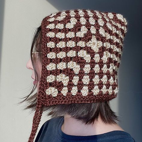 Ravelry: Granny Square Bonnet pattern by Dezarae Joyce Crochet Bonnet Pattern, Beginner Friendly Crochet, Crochet Bonnet, Crochet Winter Hats, Bonnet Pattern, Make Video, Bonnet Crochet, Medium Weight Yarn, Funny Hats