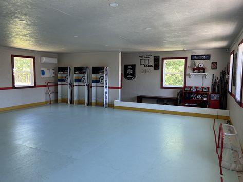 Hockey Basement, Indoor Hockey, Hockey Room, Rec Room, Basement Ideas, Hockey Rink, Nhl, Basement, Hockey