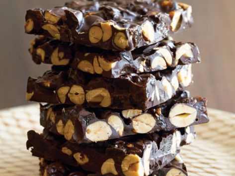 Peanut-Raisin Bark Recipe - Sunset Magazine Pistachio Toffee, Pistachio Bark, Halloween Candy Recipes, Toffee Bark, Dark Chocolate Bark, Chocolate Bark Recipe, Easy Candy Recipes, Easy Candy, Candy Recipe