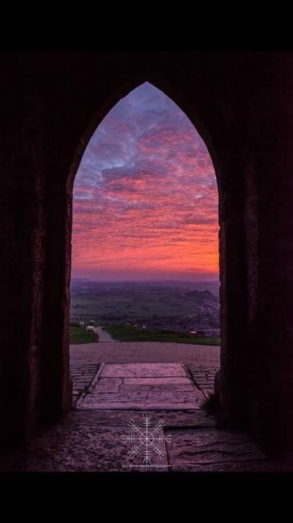 Meditative Space, Glastonbury Tor, Beautiful Entryways, Somerset England, Mystical Places, Vantage Point, Sacred Places, Bougainvillea, Magical Places