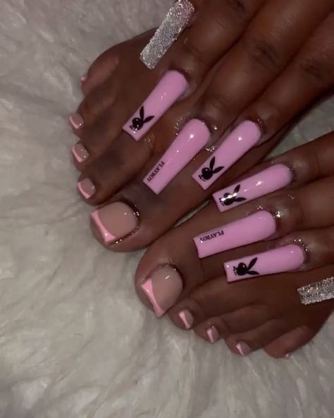 Blue Designed Acrylic Nails, Nail Designs Summer Acrylic Coffin Long, Long Nails Coffin Summer, Nails Square Long Summer, Cute Birthday Nails Long, Nail Long Ideas, Play Boy Nails Acrylic, Pretty Long Nails Ideas, Cool Pink Nail Designs