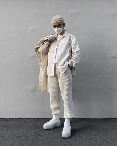 Pause Magazine, Boys Winter Clothes, Streetwear Fashion Men, Drip Fits, Modern Street Style, Winter Outfits Aesthetic, White Mocha, Beige Outfit, Instagram White