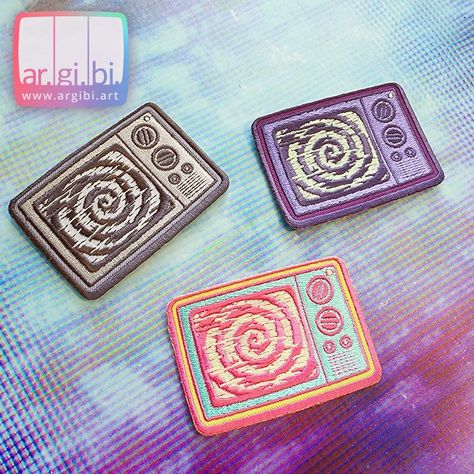 "✚ ITEM DETAILS ✚ Don't stare for too long, these Hypno Tube TV patches by @bluehalodraws are inspired by vintage CRT televisions, these hypnotic TVs will have people hypnotized! All patches are made with iron-on backing and glow-in-the-dark thread, and they also can be easily sewn on! Choose the colors that best fit your aesthetic, these TVs won't be picking up other channels any time soon! Patch size is as follows: 2\" x 3\" ✚SHIPPING TIMES✚ Items are in hand and ready to ship, most items will ship within 3-5 business days of purchase. Please note during peak holiday seasons shipping can take up to 2 weeks. If you have any questions about current shipping times please contact us! Questions? Just let us know! You can find more art and designs at www.argibi.art !" Cool Patches Design, Hand Made Patches, Threads Aesthetic, Jacket Patches Aesthetic, Patch Design Ideas, Grunge Patches, Homemade Patches, Glow In The Dark Embroidery, Embroided Patch