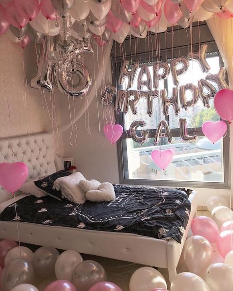 Best Friend Birthday Surprise, 17 Doğum Günü, Surprise Birthday Decorations, 17th Birthday Ideas, 16th Birthday Decorations, Birthday Room Decorations, Birthday Goals, Birthday Party For Teens, 13th Birthday Parties