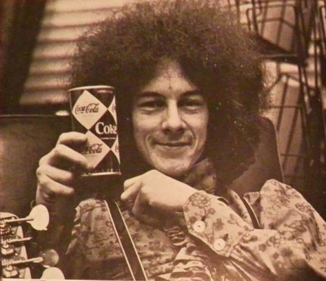 Noel Redding Mitch Mitchell, Noel Redding, Jimi Hendrix Experience, Silly Bands, Bass Guitarist, Bass Guitars, Hendrix, Classic Rock, Bass Guitar