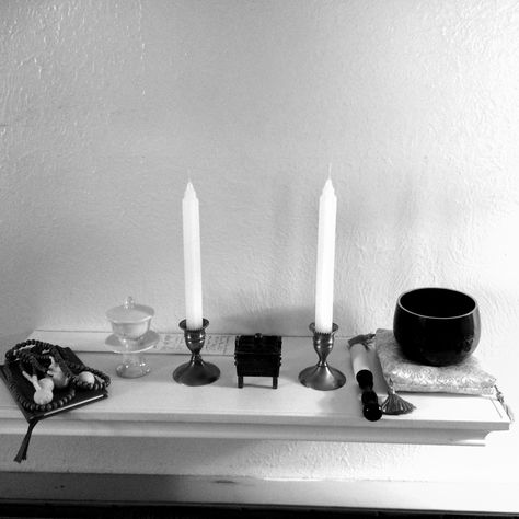 Minimal Witch Aesthetic, Minimal Altar, Minimalist Witchcraft, Minimalist Altar, Minimalist Witch, Gray Witch, Curves And Confidence, Witch Tips, Buddhist Altar