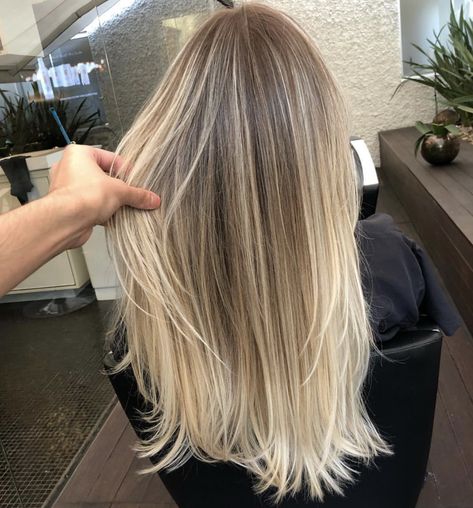 Babylights Blonde Straight Hair, Baby Lights Bronde Hair, Low Maintenance Blonde Hair Straight, Grown In Blonde Hair, Lived In Babylights, Root Melt Brunette To Blonde Straight, Blonde Balayage 2023, Blonde With Shadow Roots And Lowlights, Scandinavian Blonde Balayage