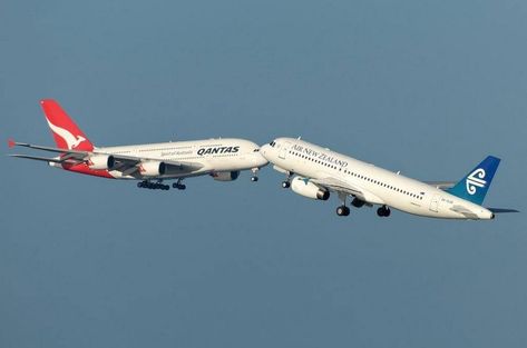 Qantas A380, Aviation Accidents, Douglas Dc 8, San Francisco Airport, Plane Photography, Aircraft Images, Flying Wing, Aviation Posters, Aviation World