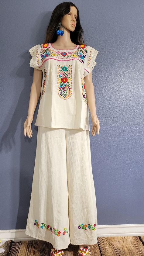 This Beautiful Hand embroidered blouse has a unique Mexican inspired Floral design and flirty lace sleeves. The blouse is a fresh cotton linen embroidered with cotton string. Mexican Traditional Clothing Women, Mexican Women Fashion, Mexican Traditional Clothing, Outfit Mexicano, Aztec Clothing, Mexican Top, Multicolor Blouse, Hand Embroidered Blouse, Mexican Fashion