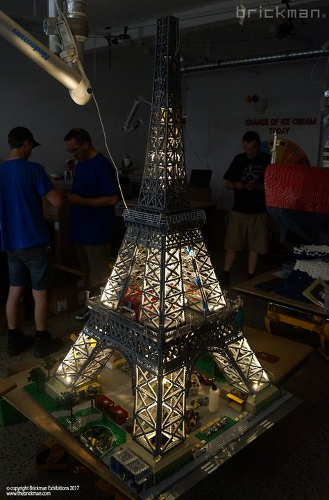 Brickman Insider: LEGO® brick Eiffel Tower | BRICKMAN AWESOME Lego Tower, Lego Aesthetic, Lego Watchtower, Lego Eiffel Tower, Paris Lego Set, Eiffel Tower Sculpture, Lego Display, Lego Worlds, Lego Technic