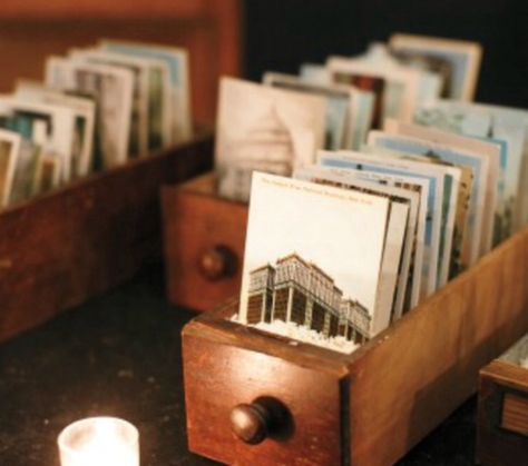 To hold cards Displaying Vintage Postcards, Post Card Decoration, Post Card Collection Display, Postcard Wedding Guest Book, How To Display Postcards, Post Card Guest Book, Postcard Display Ideas, Vintage Postcards Decor, Postcard Guest Book