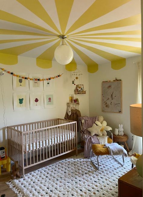 Fox Bedroom, Pattern Ceiling, Eclectic Nursery, Simple Nursery, Retro Interior Design, Fun Nursery, Yellow Room, Baby Room Inspiration, Starburst Pattern