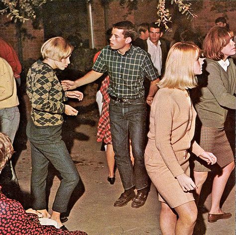 High School Dance, Swinging Sixties, Shall We Dance, People Dancing, 60s Style, Retro Girls, Dance Dance Dance, School Dances, Youth Culture