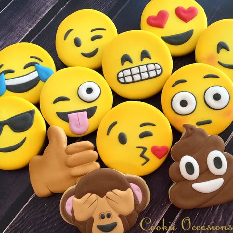 Emoji Cookies @cookieoccasions_ Emoji Cookies Decorated, Emoji Cakes, Emoji Cookies, Emoji Cupcakes, Emoji Cookie, Emoji Cake, Iced Biscuits, Emoji Party, Emoji Birthday