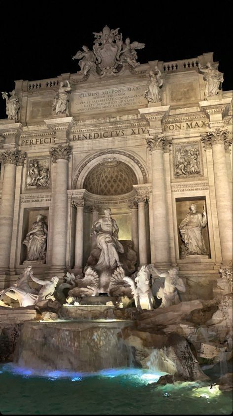 Trevi Fountain Aesthetic, Aesthetic Night Light, Statue Architecture, Rome Italy Aesthetic, Trevi Fountain Rome, Inspired Illustration, Places In Italy, Euro Summer, Italy Aesthetic