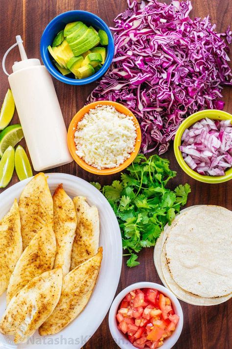 Best Fish Taco Sauce, Fish Taco Toppings, Fish Taco Sauce, Easy Fish Tacos, Resep Seafood, Resep Salad, Taco Ingredients, Mexican Dish, Fish Taco