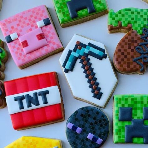 Michelle Crawford on Instagram: "I can’t believe my baby is 7! I’m not sure there is anyone else I’d make Minecraft cookies for, but this boy was worth every time-consuming pixel.   #minecraftcookies #birthdaycookies #seventhbirthday #minecraft #customcookies #cookiesofinstagram #kylecookies #budacookies #southaustinmoms #kylebudamoms #budakylemoms #budatx #kyletx #atxcookies" Dark Minecraft, Boys 8th Birthday, Minecraft Cookies, Cookies Design, Mouse A Cookie, Birthday Inspo, Kids Birthday Themes, Minecraft Party, This Boy