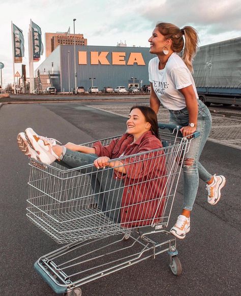 Shopping Goals❤️Tag Your BFF via @ootdmagazineturkey  by @laurralucie @francine_chloe  #bestfriendgoals #bff Photos Bff, Best Friend Photography, Best Friend Poses, Shotting Photo, Best Friend Photoshoot, Bff Photoshoot, Photographie Inspo, Best Friends Shoot, Best Friends Aesthetic