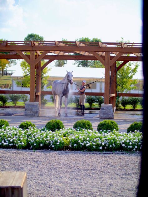 Grand Prix showjumper Sharn Wordley has assembled an expert group of specialists to bring horse people the ultimate in building a world-class equestrian facility. They work hand-in-hand with clients from day one, brainstorming through the completion of every final detail of their next equestrian property. 🐴  Learn more in our latest issue!      Photos: Megan McDermott Horse Yard Layout, Forest Oaks Equestrian, Horse Property Layout, Equestrian Facility Layout, Stable Courtyard, Small Horse Farm, Minecraft Horse Stables, Horse Farm Layout, Luxury Horse Barns