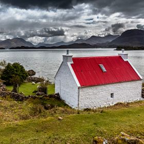 Little crofter's cottage, Shieldaig, Scotland Scottish Croft, Scottish Cottages, Croft House, Sailing Art, Happy New Year 2016, Long House, Irish Cottage, Scotland Highlands, Rustic Home Design