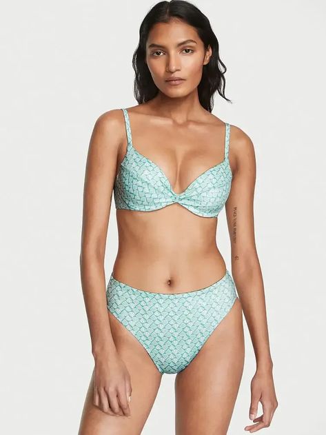 Looking for chic swimsuits for a small chest? If so, we've got you covered with these 30 aesthetic swimsuits that are are cute and functional at the same time; win-win. | best swimsuit for flat chest | best swimsuit for small bust Swimsuits For Small Bust, 30 Aesthetic, Aesthetic Swimsuit, Flat Chested, Skin Logo, Cute Swimwear, Chic Swimsuit, Flattering Swimsuits, Perfect Swimsuit