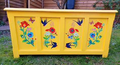 Painted Toy Box Ideas, Toy Box Ideas, Painted Toy Chest, Painted Toy Boxes, Painted Blanket Box, Blanket Box, Box Diy, Painting Furniture, Painting Furniture Diy