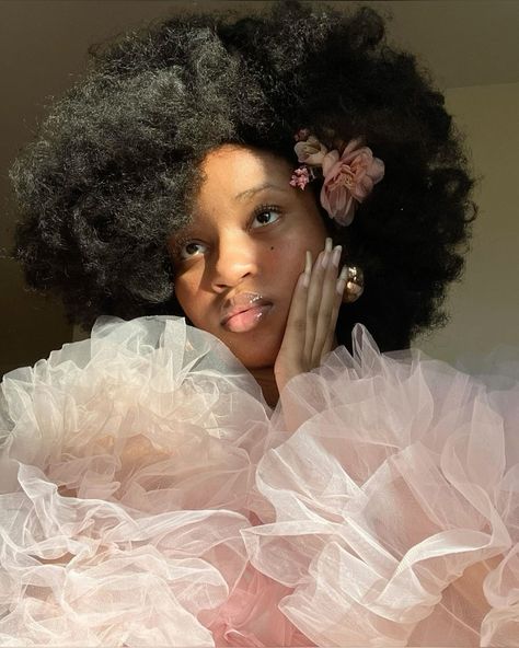 Soft Fairycore Outfits, Afro 4c Hairstyles, Soft Fairycore, Natural Curly Afro, Feminine Black Women, Princesscore Aesthetic, Coquette Summer, Hyper Feminine, Flower Princess