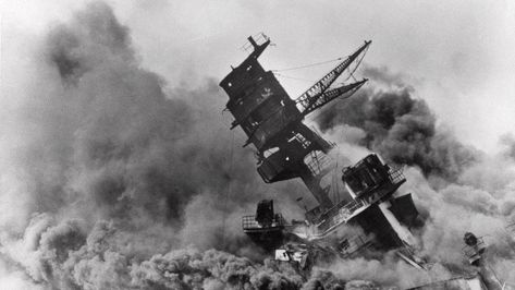 50 historical photos of the attack on Pearl Harbor | National | rapidcityjournal.com Pearl Harbor Day, Remember Pearl Harbor, Perang Dunia Ii, Sumber Daya Alam, Wake Island, Uss Arizona Memorial, Uss Arizona, Pearl Harbor Attack, Virtual Field Trips