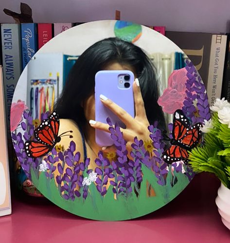 Flower Mirror Frame, Mirror Painting Ideas, Diy Kids Decor, Painted Mirrors, Bedroom Door Decorations, Mirror With Flowers, Painted Mirror Art, Mirror Drawings, Painted Mirror