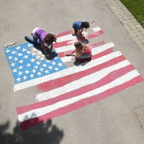 Memorial Day Activities, Celebration Photos, Patriotic Movies, Fourth Of July Celebration, 4th Of July Photos, Military Cemetery, Flag Coloring Pages, Sidewalk Chalk Art, How To Teach Kids