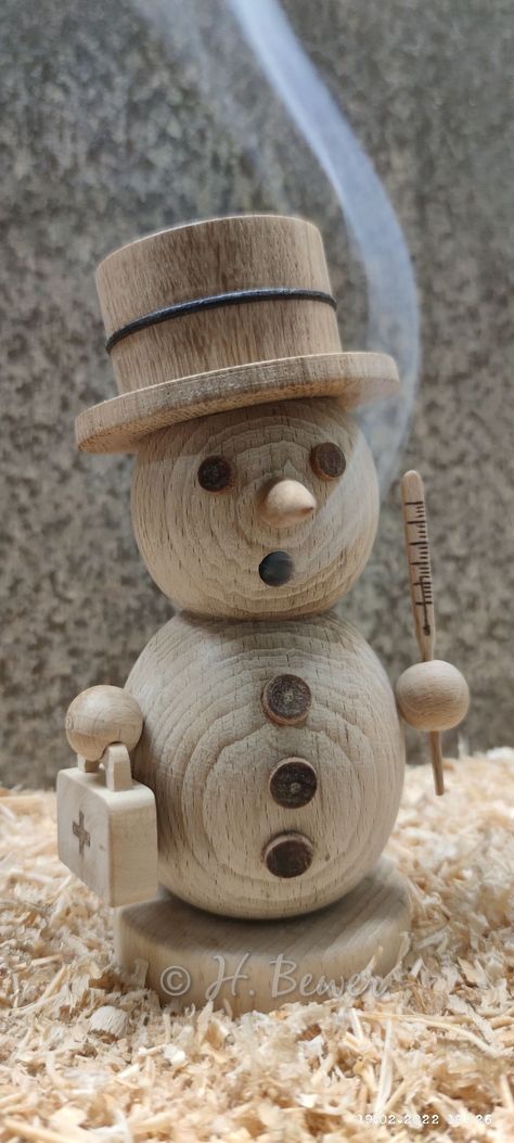 Lathe Snowman, Rustic Wood Crafts, Wood Christmas Decorations, Christmas Diy Wood, Wooden Snowmen, Acorn Crafts, Wood Snowman, Wood Craft Projects, Wood Turning Lathe